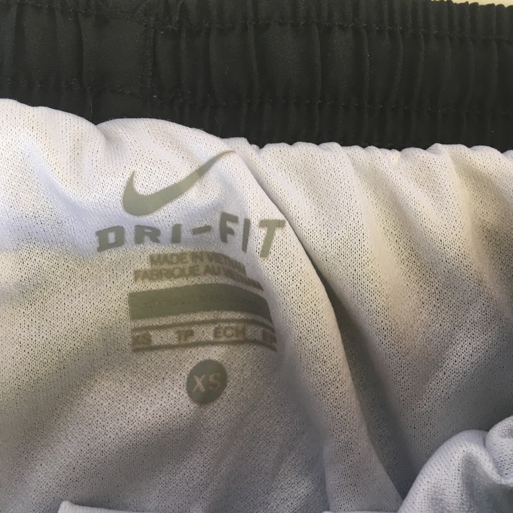 Nike Youth XS black Short Pants - Picture 2 of 6